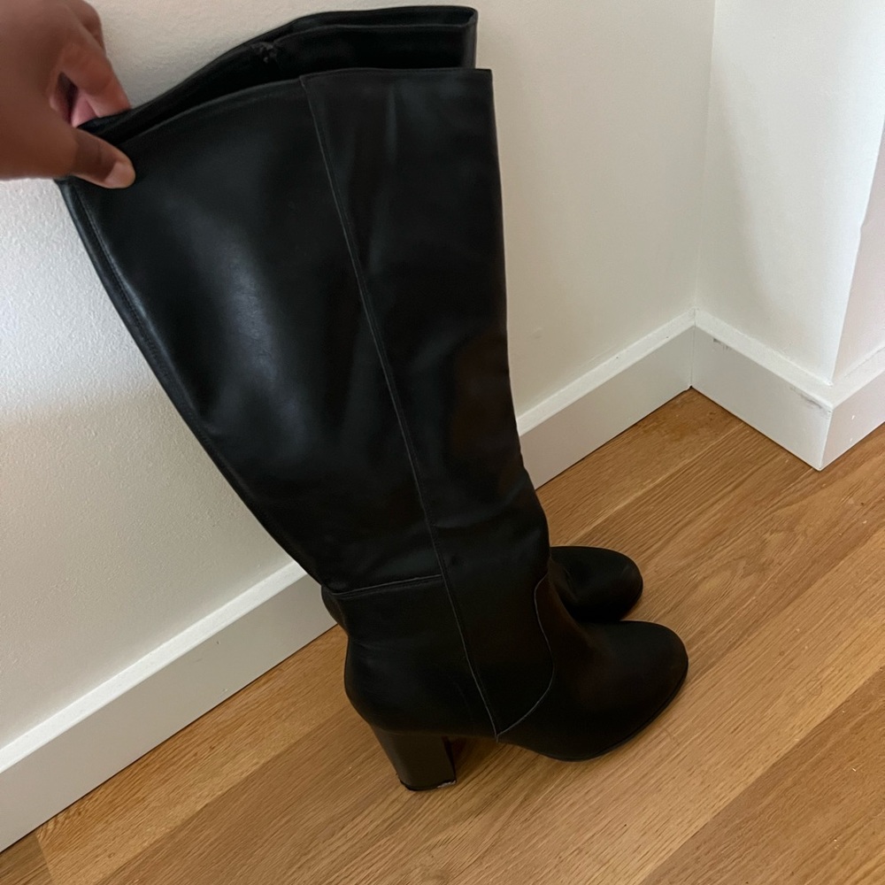 Chic Black Knee High Heeled Leather Boots for Women - Picture 3 of 3